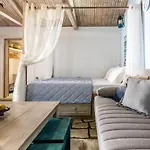 Yianna Studios Apartment