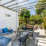 Yianna Studios Apartment *