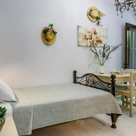 Yianna Studios Apartment