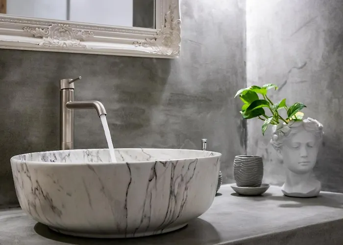 Yianna Studios * Skopelos Town