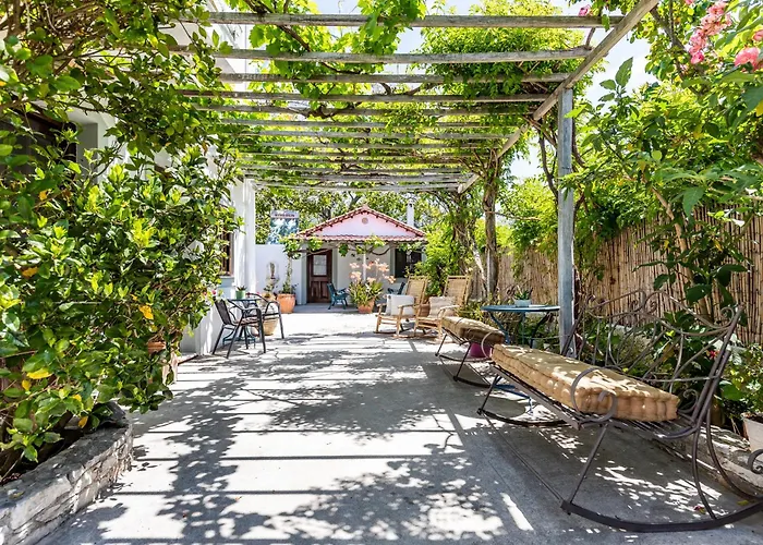 Yianna Studios Skopelos Town