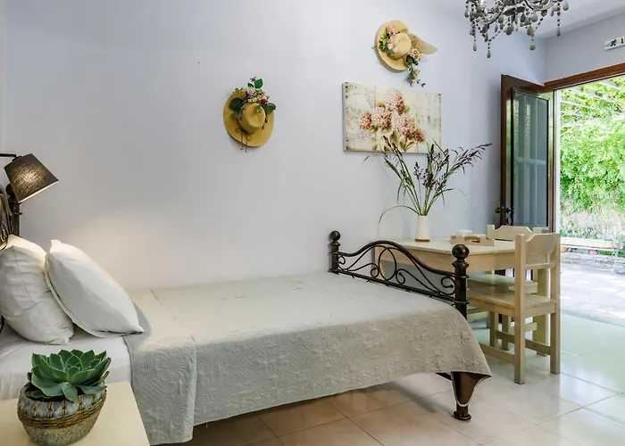 Yianna Studios Apartment